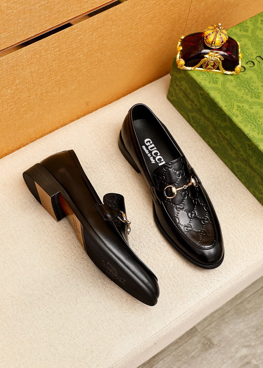 Men's shoes 💰400 💐 Product trademark: GUCCI "Gucci" casual leather shoes Regular size: 39-44 (38.45.46🉑️Customized) Product materials: Selected imported first-layer calfskin embossed upper + luxury hardware buckle, imported 🐑 sheepskin lining. Strong three-dimensional visual effect, original combination outsole Color: 1⃣️color optional